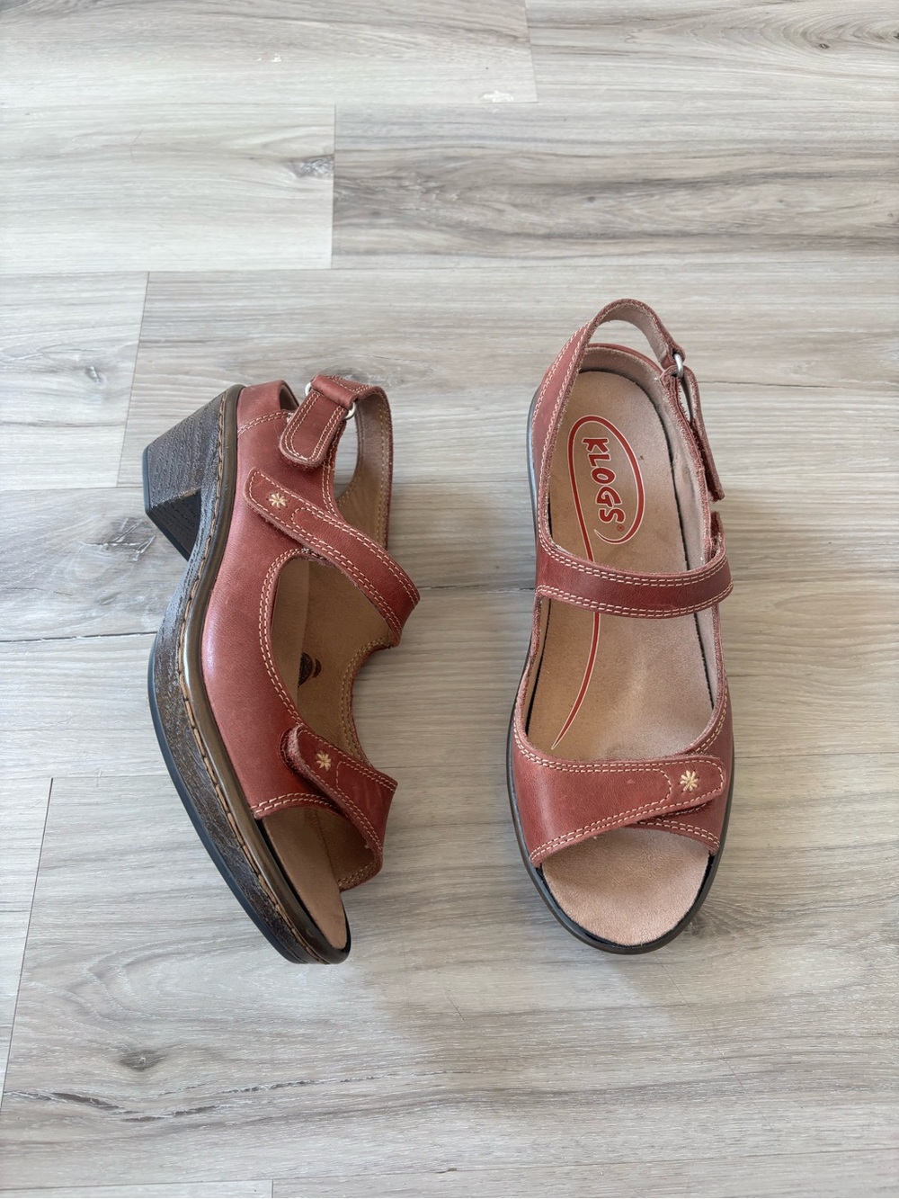 Klogs 8 Floral Leather Women's Open-Toe Comfort Sandals in Rust